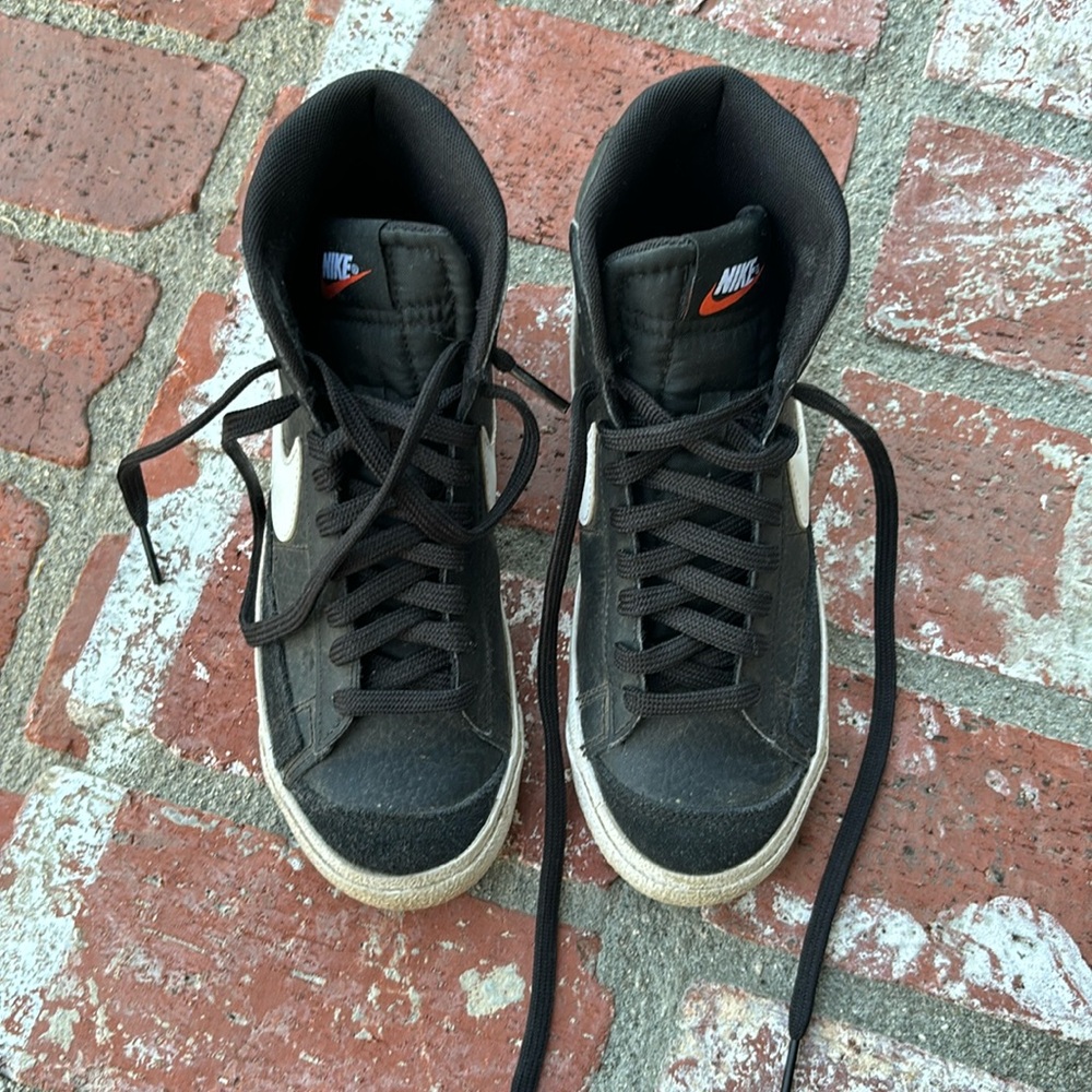Boys Nike blazers 3.5